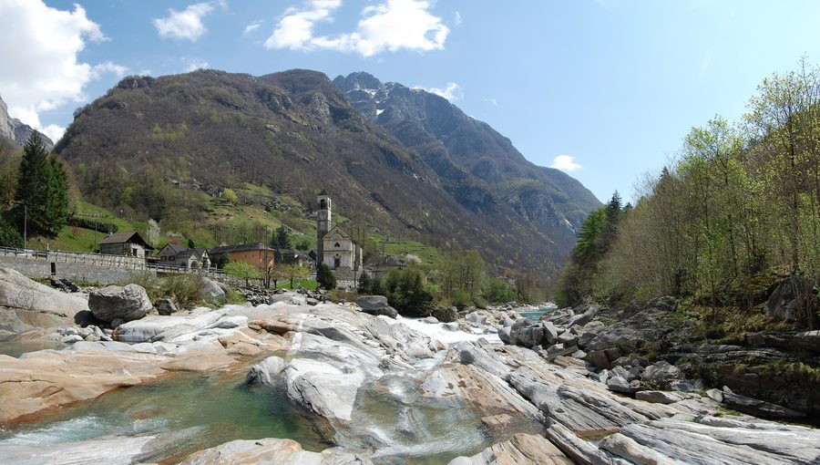 Panoramablick auf Lavertezzo im Tessin