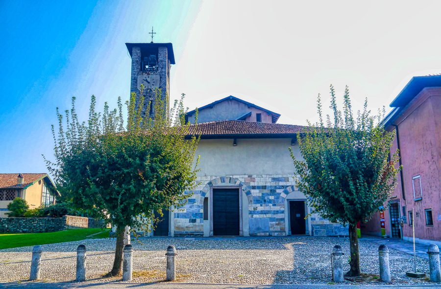 Fassade der Abteikirche San Donato in Sesto Calende