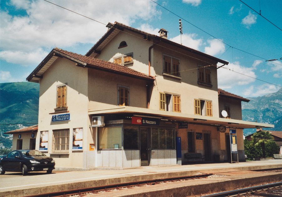 Bahnhofsgebäude von San Nazzaro, Ansicht von der Gleisseite