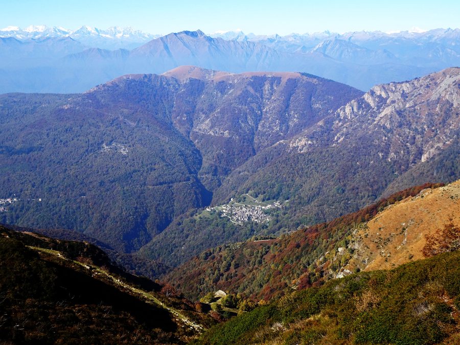 Landschaft bei Indemini im Tessin
