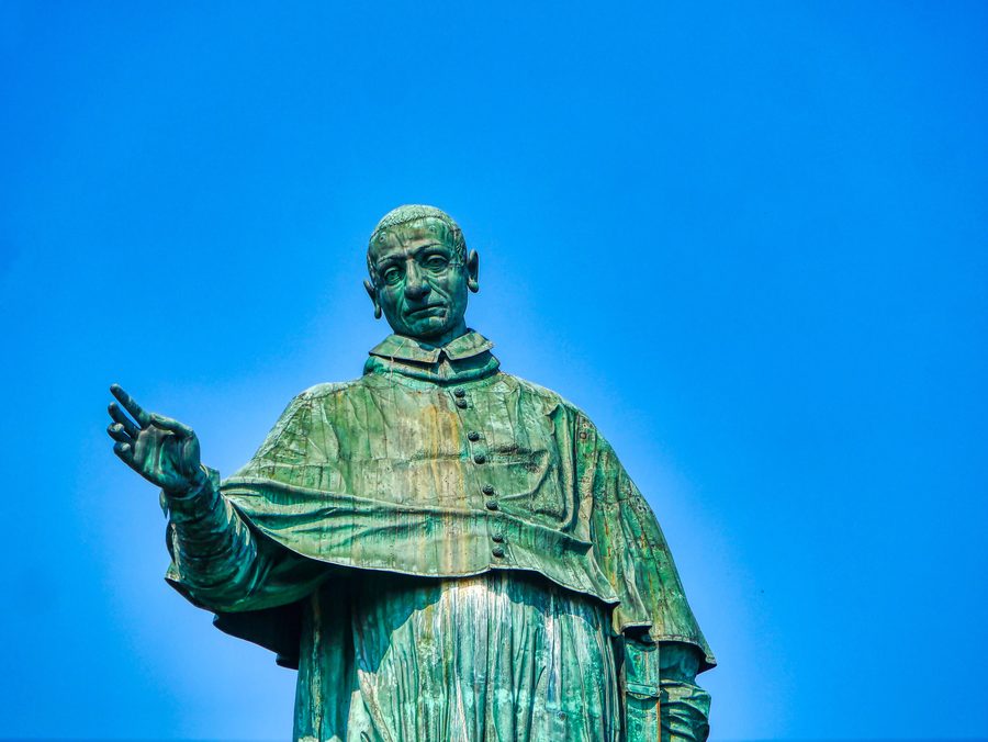 San Carlone, der Koloss des heiligen Karl Borromäus, in Arona am Lago Maggiore