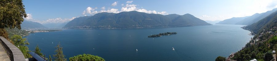Blick von Ronco sopra Ascona nach Süden über den Lago Maggiore