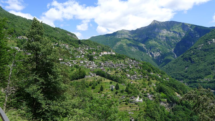 Mergoscia als Etappe einer Wanderung durch das Verzascatal