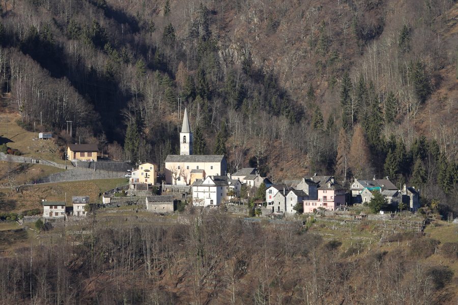 Borgnone im Centovalli, vom Ortsteil Moneto aus gesehen