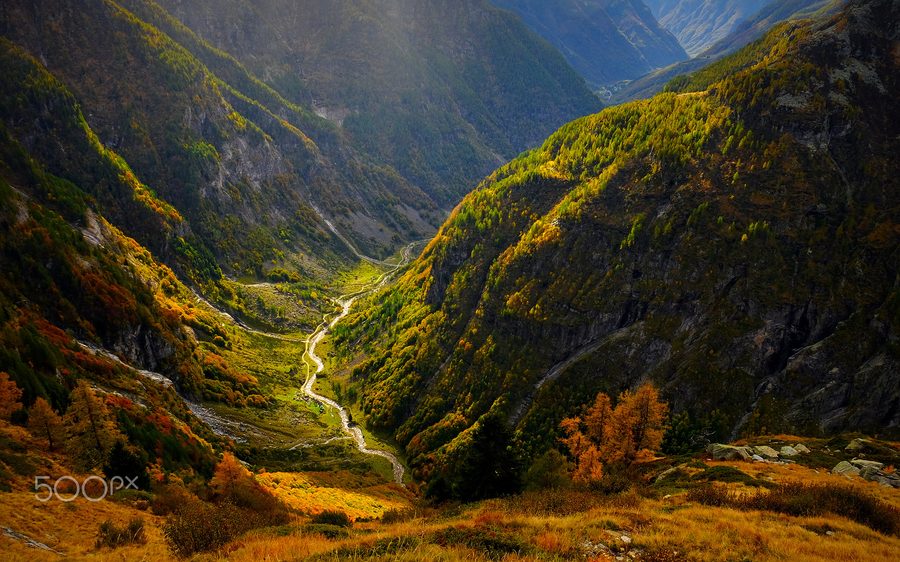 Alpine Landschaft am oberen Ende des Verzascatals bei Sonogno
