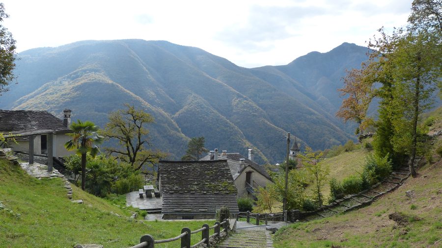 Dorf Berzona im Onsernone-Tal im Kanton Tessin
