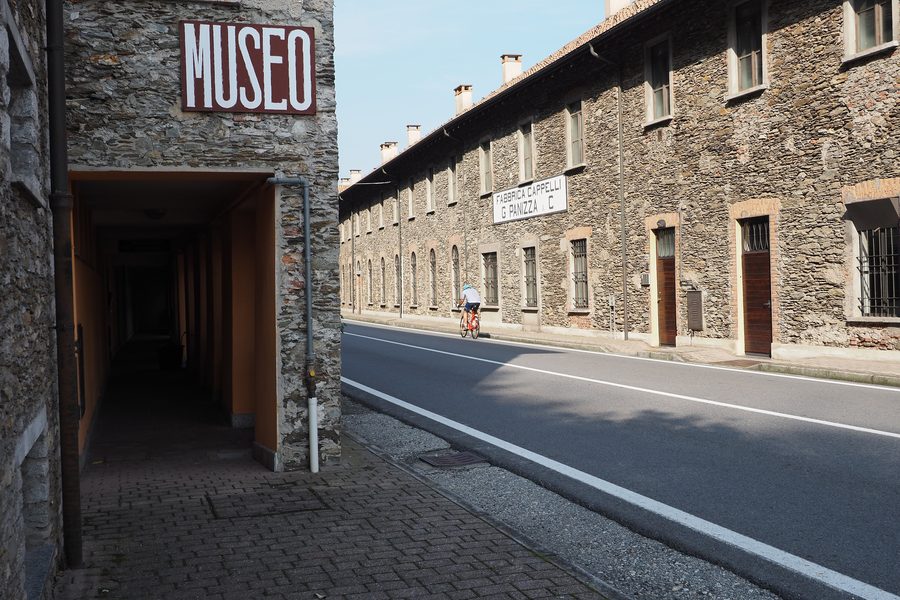 Innenraum des Museo del Cappello in Ghiffa