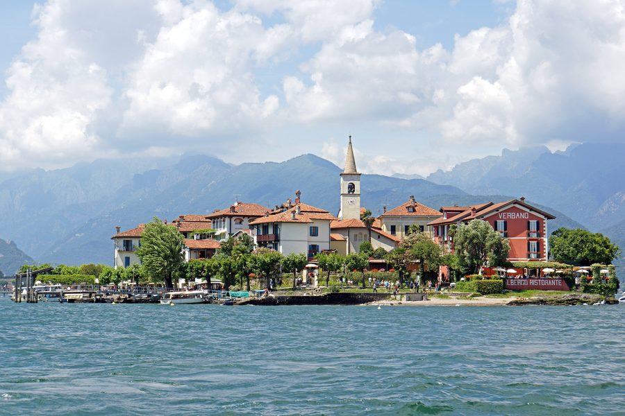 Pfarrkirche San Vittore im Dorf von Isola Superiore dei Pescatori