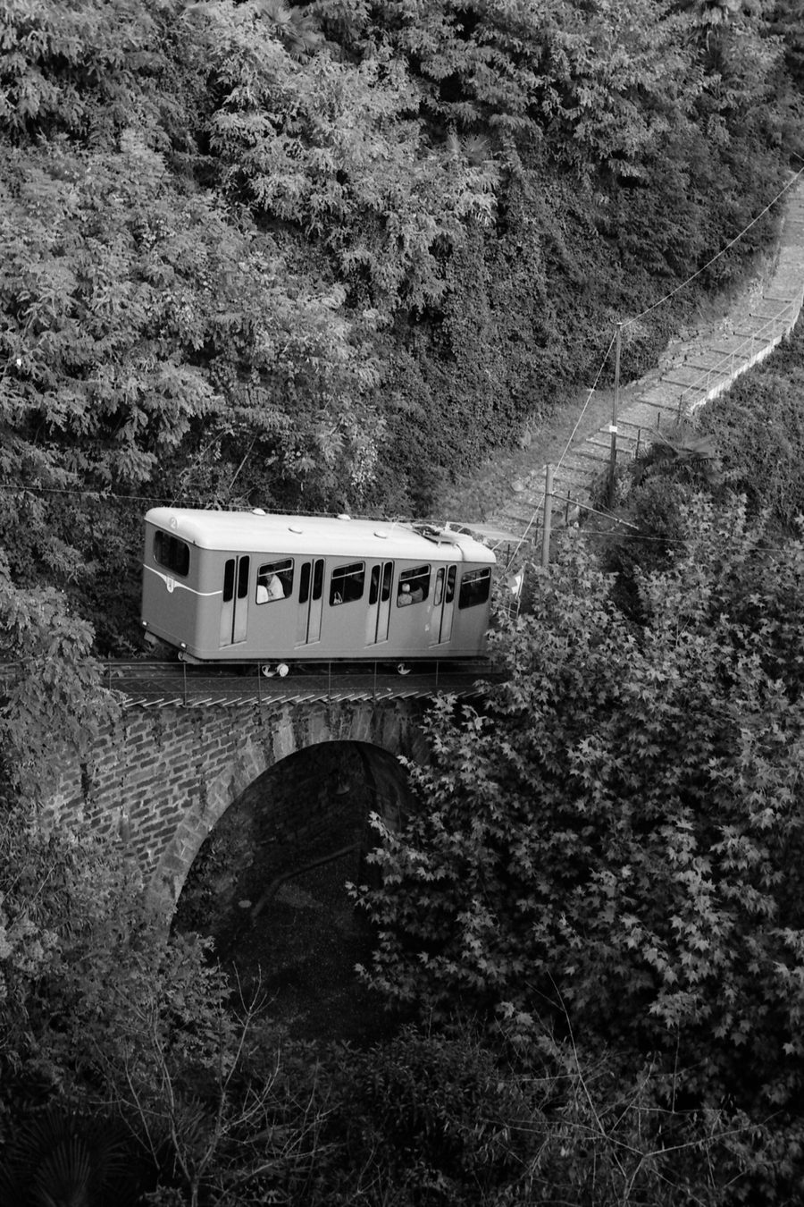 Standseilbahn Locarno–Madonna del Sasso auf dem Viadukt bei Orselina